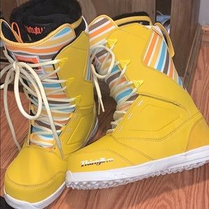 Women’s snowboard boots